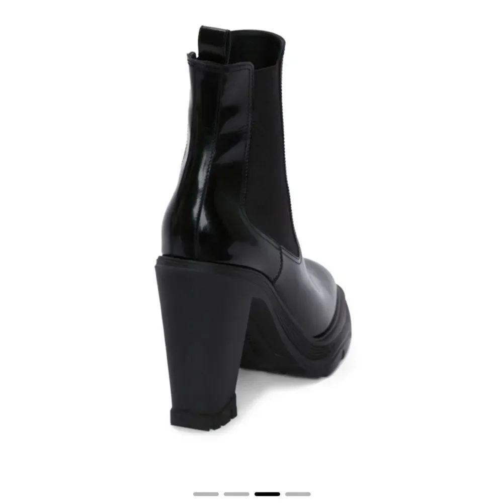 Alexander McQueen authentic alexander